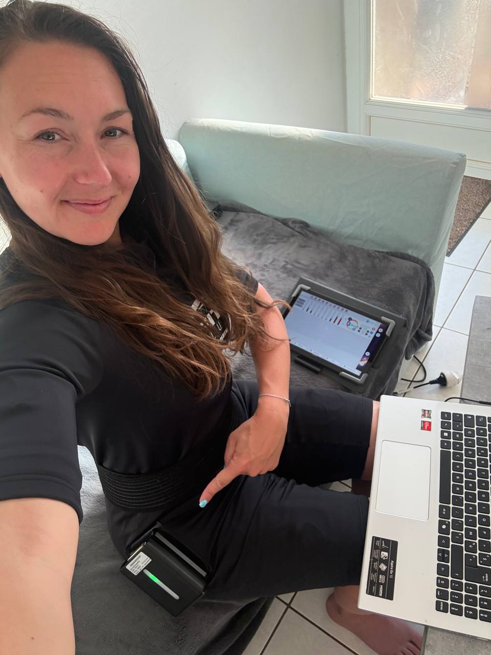 Coralie en EMS pendant son travail