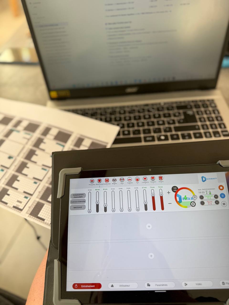 Tablette de contrôle EMS professionnelle